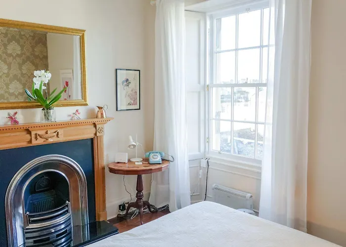 Sophisticated Edinburgh Apartment In City Centre